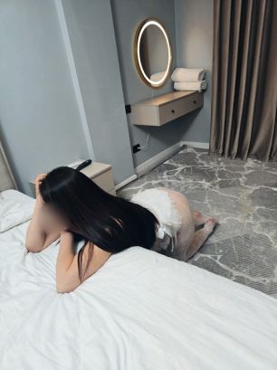 Алина одна